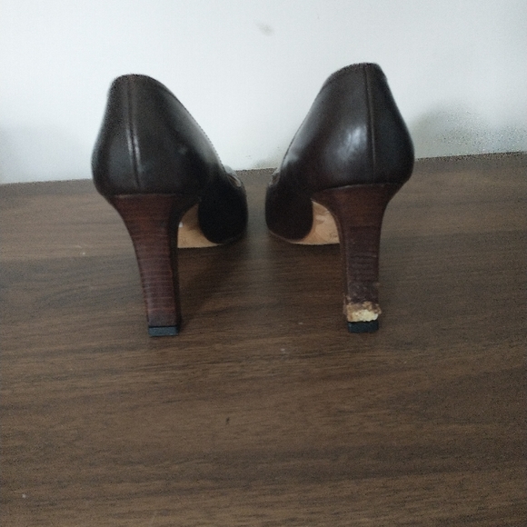 Manolo Blahnik Square Toe Button Pump - Picture 6 of 9
